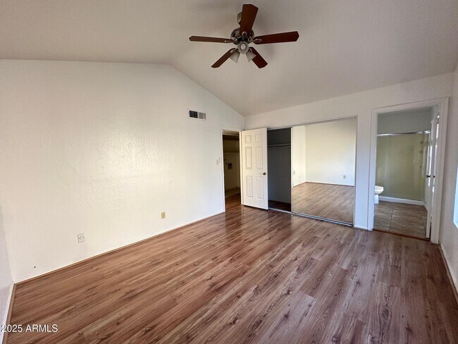 Foto del edificio - 4846 W Northern Ave