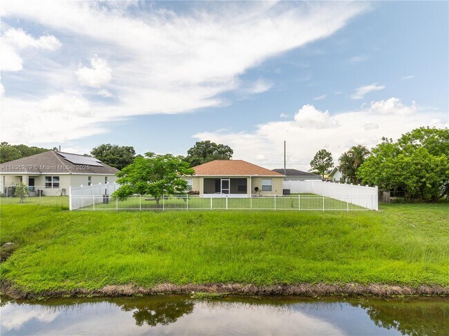 Foto del edificio - 2357 SW Chestnut Ln