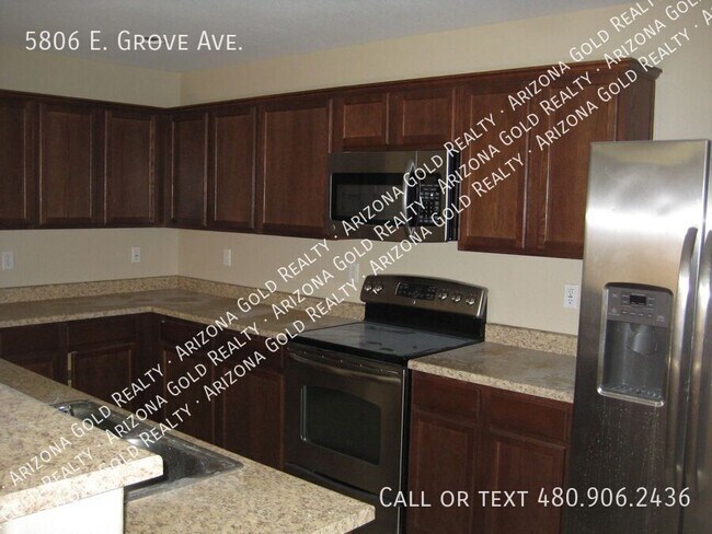 Building Photo - 5806 E Grove Ave