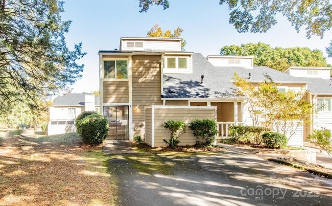 Building Photo - 3209 Windbluff Dr