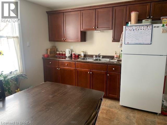 Building Photo - 122 Main St N