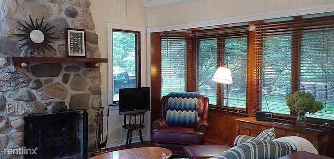 Building Photo - 2 br, 1 bath House - 3807 Manawa Lane