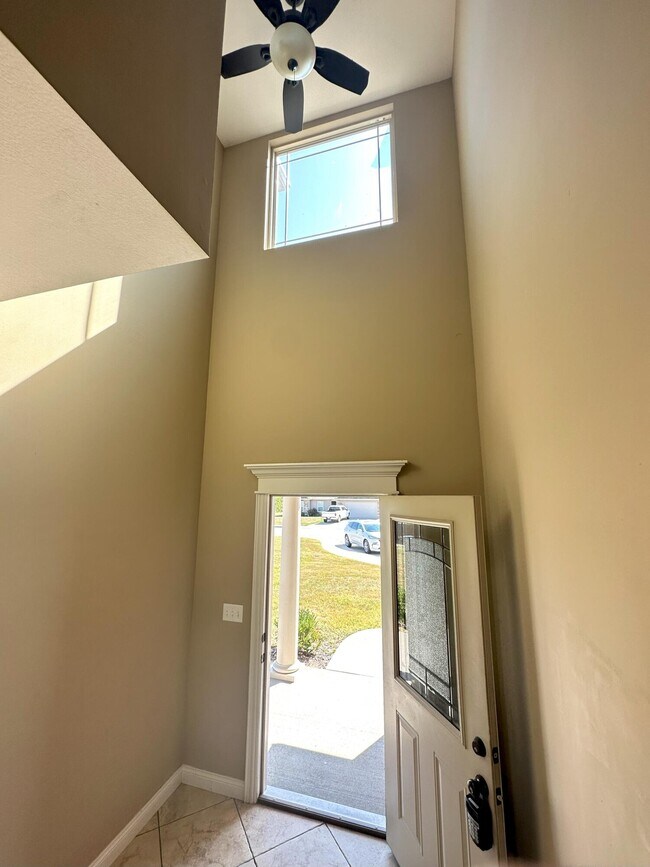Building Photo - 5903 Hazelnut Ct