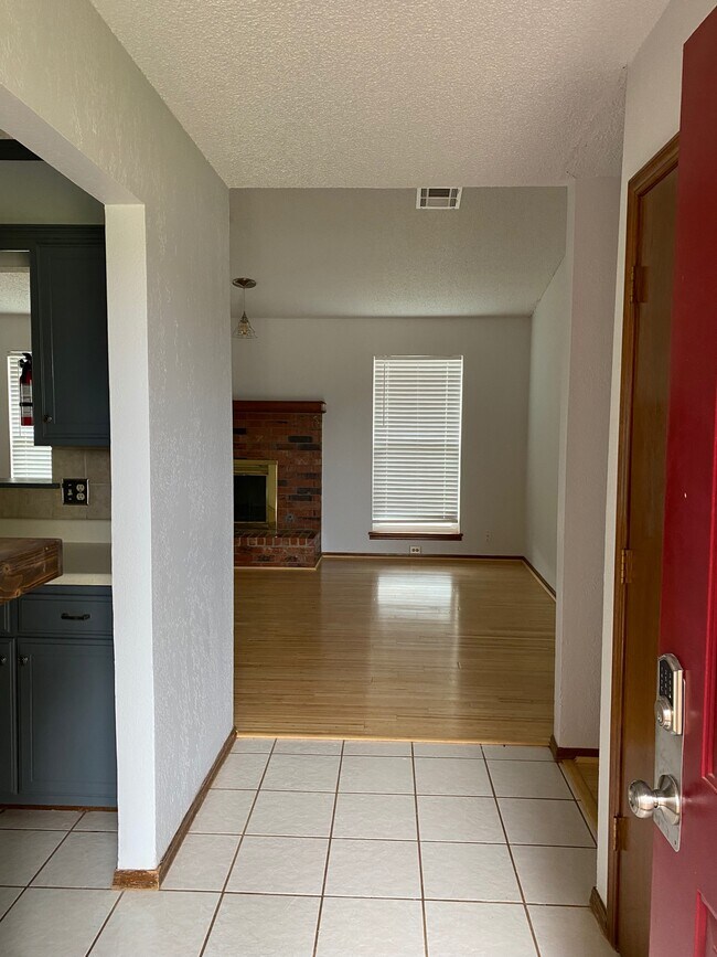 Building Photo - 6117 Westlane