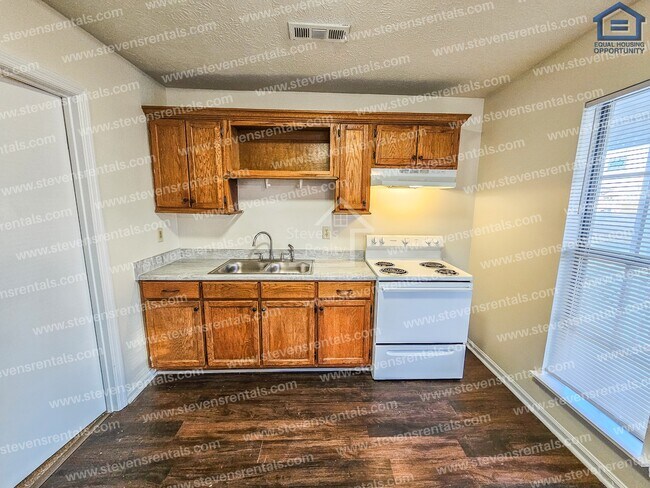 Building Photo - 140 Bybee Woods Dr