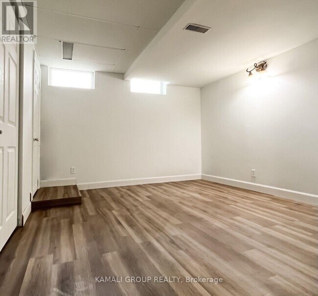 Building Photo - 313 Bronte Rd