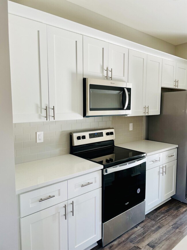 Building Photo - 19 1st St