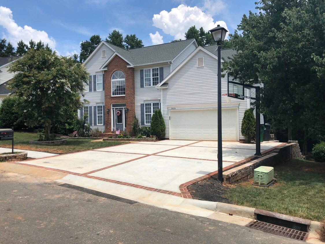 10830 Chamberlain Hall Ct, Charlotte, NC 28277 House Rental in