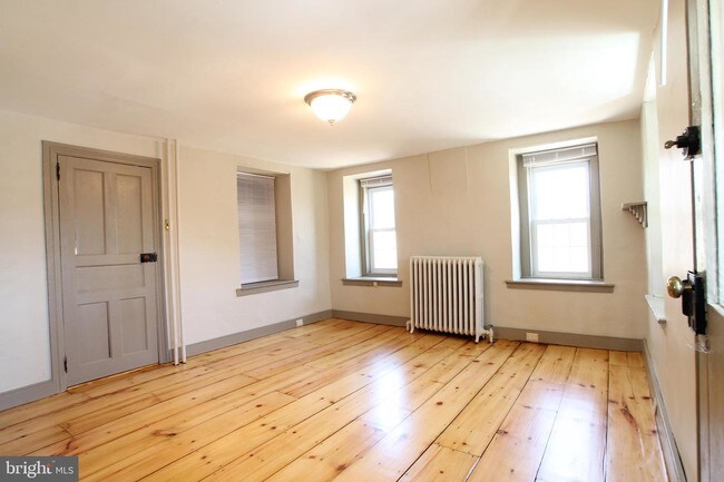 Foto del edificio - 4573 Curly Hill Rd