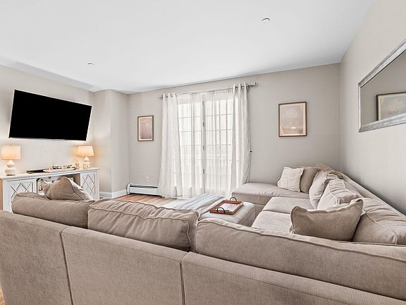 Building Photo - 100 Shearwater Ct E