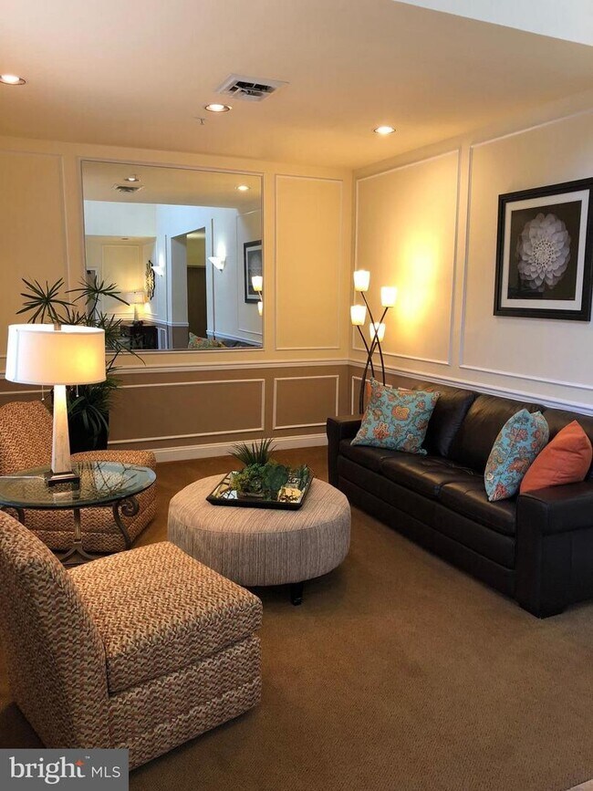 Foto del edificio - 100 Watkins Pond Blvd