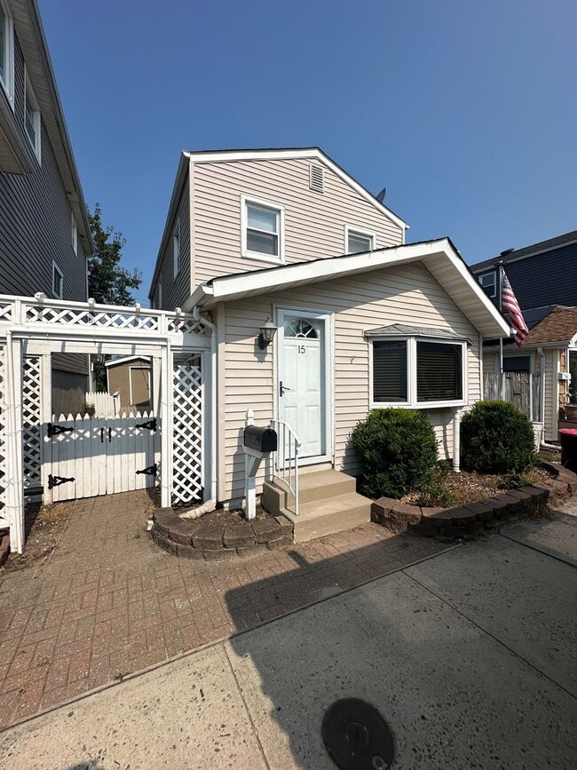 Building Photo - 15 Waterview Pl