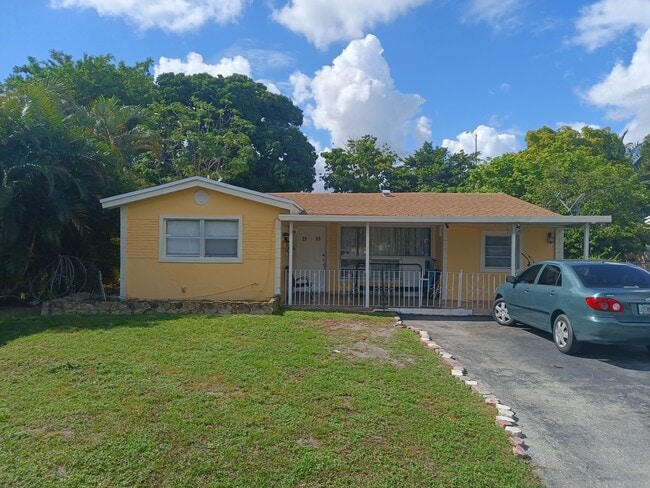 Building Photo - 2900 Sunshine Blvd