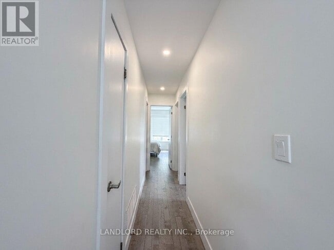 Building Photo - 1175 Dovercourt Rd