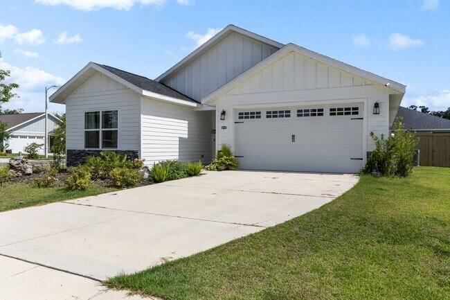 Building Photo - Stunning Home in Grand Oaks Neighborhood