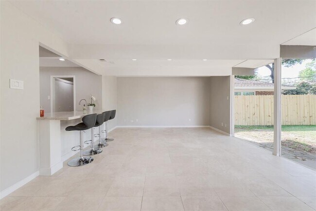 Building Photo - 12902 Traviata Dr
