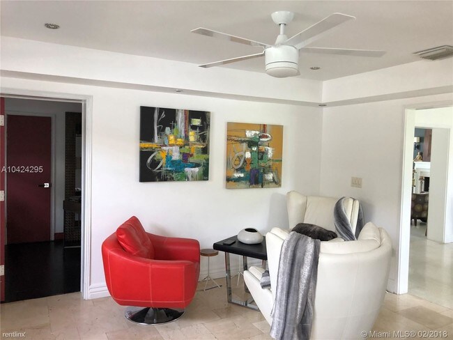 Building Photo - 5650 Pine Tree Dr