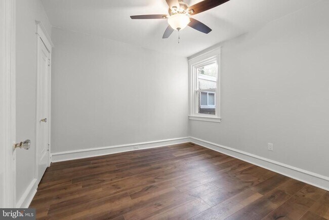 Building Photo - 507 W Abbottsford Ave