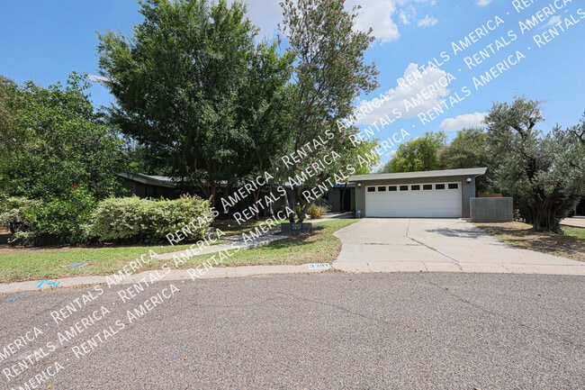 Building Photo - 3237 E Meadowbrook Ave