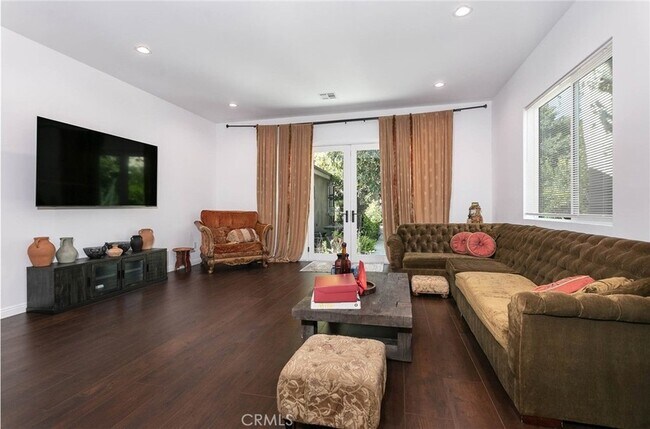 Foto del edificio - 5825 Fulton Ave