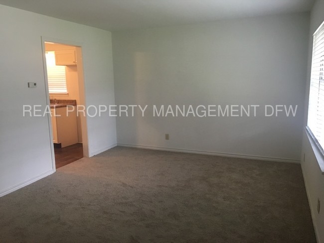 Building Photo - 1337 Dell Oak Dr