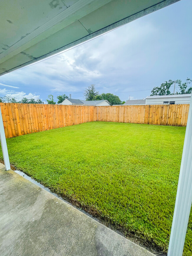 Building Photo - 406 S French Quarter Dr