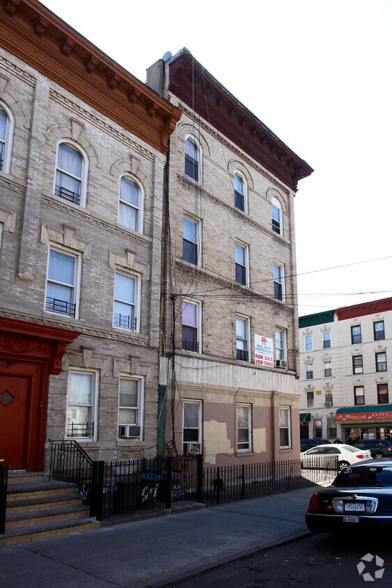 Foto del edificio - 139 Irving Ave
