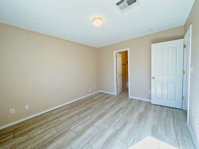 Foto del edificio - Eastside 3 Bedroom 2 Bath