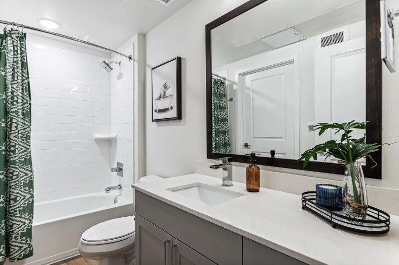 Foto principal - 12000 E 13th Ave