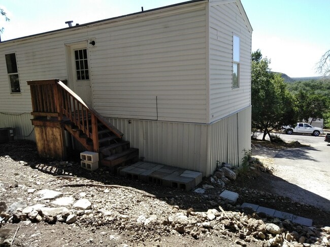 Building Photo - 385 Duck Mountain Ln