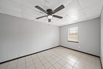 Building Photo - 1012 Ann