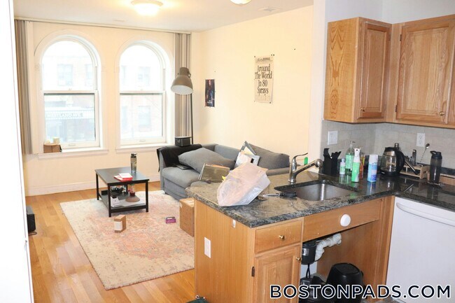 Building Photo - 90 Westland Ave