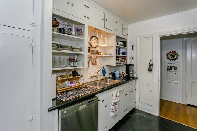 Foto del edificio - 1740 Banks St