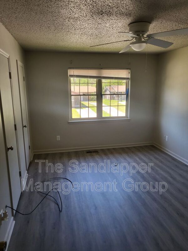Foto del edificio - 126 Langley Dr