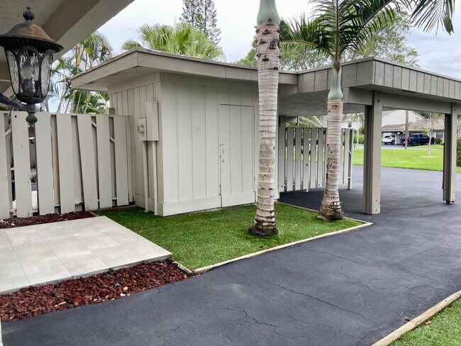 Foto del edificio - 320 Deer Creek Wildwood Ln E