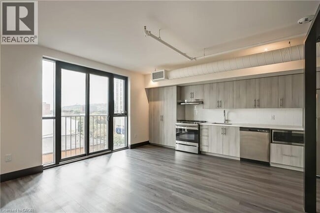 Photo du bâtiment - 121 King St E