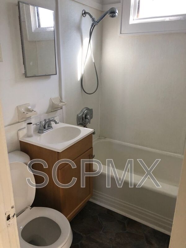 Building Photo - 2653 Lawrence Ave