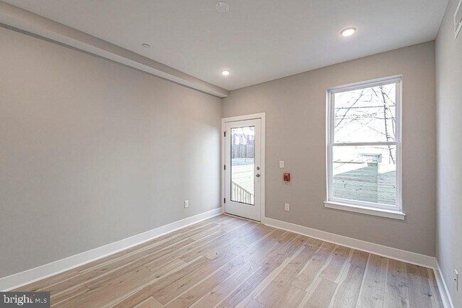 Building Photo - 713 S 51st St