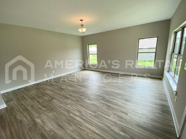 Foto del edificio - Home in Brookwood... Available to View Now...