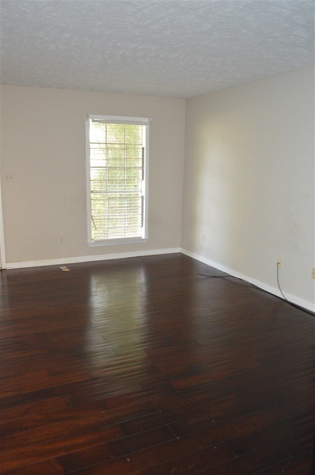 Building Photo - 505 Lorenz Blvd