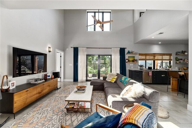 Foto del edificio - 5803 Lakeside Trail