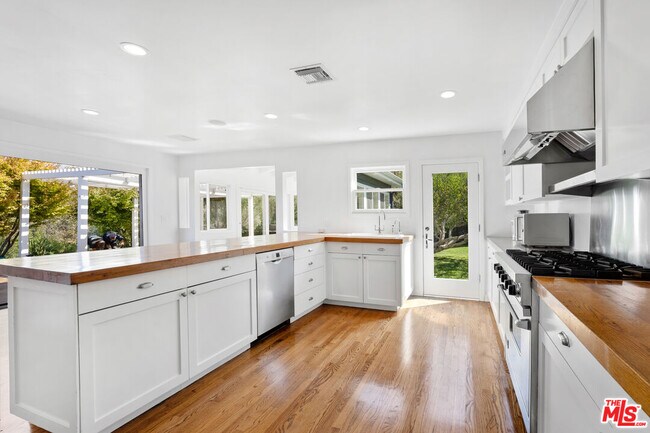 Building Photo - 6644 Wildlife Rd