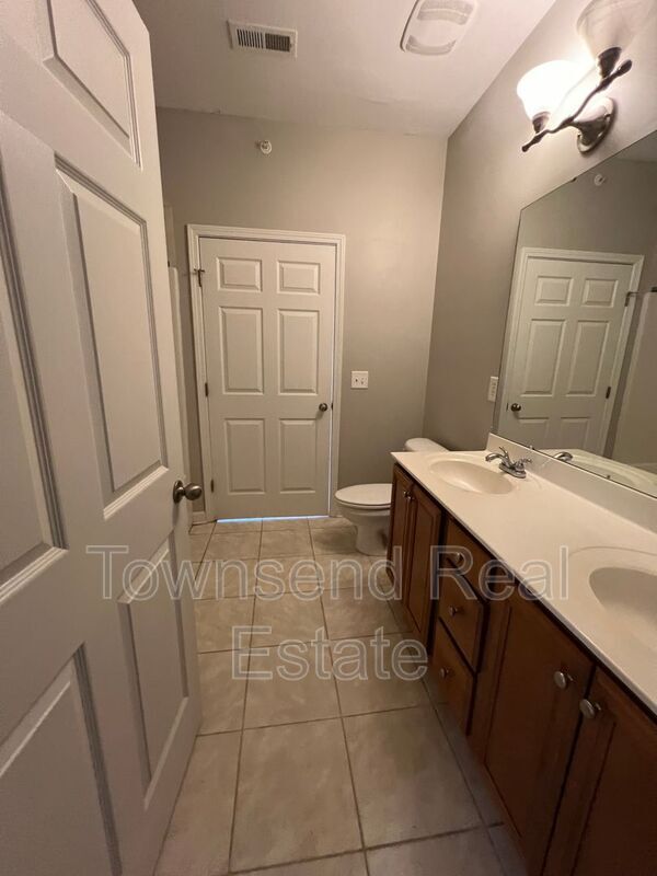 Foto del edificio - 625 Marshtree Ln