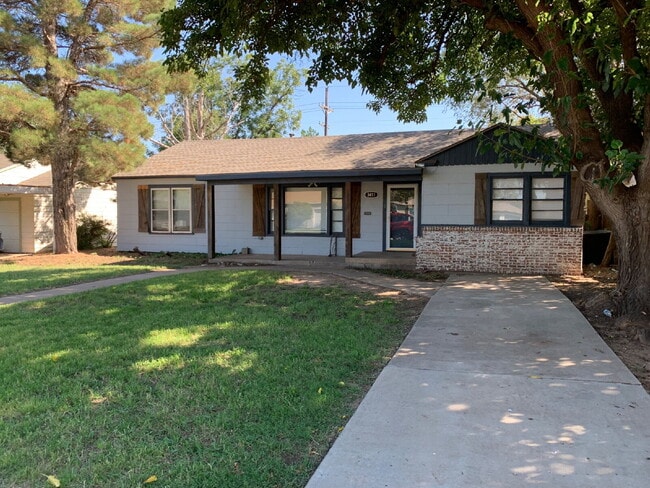 Building Photo - Short term leasing option through the end ...