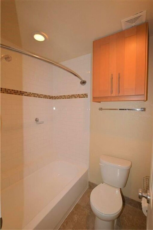 Building Photo - Beautiful 1/1 Allendale Condo