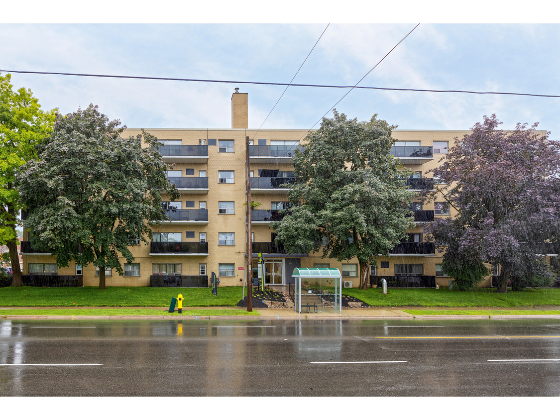 Park Lane Estates Apartments 50 Adelaide Ave Oshawa, ON