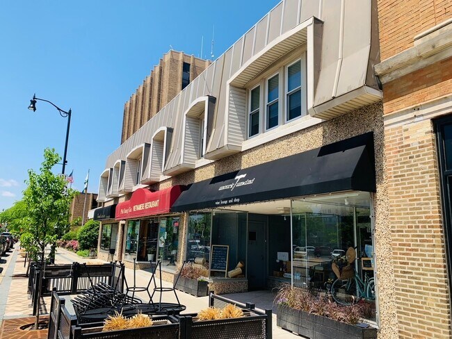 Building Photo - 1440 Miner St