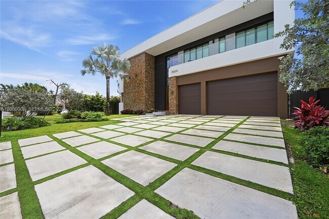 Foto del edificio - 3300 NE 170th St
