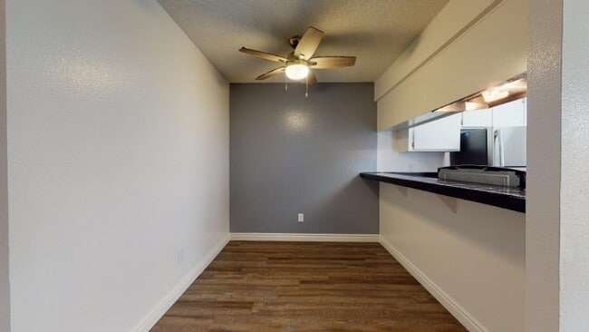 Building Photo - 631 Blackshaw Ln