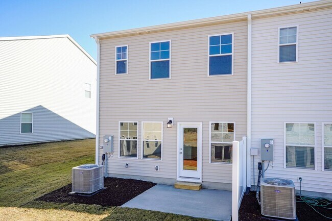 Foto del edificio - Brand New Townhome!